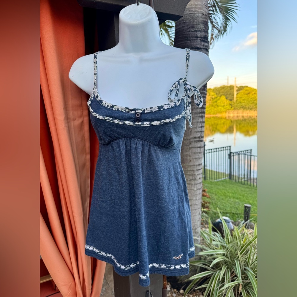 Hollister Vintage Y2K 2000’s Dark Blue BabyDoll Cut Tank Top with Floral Trim Sm